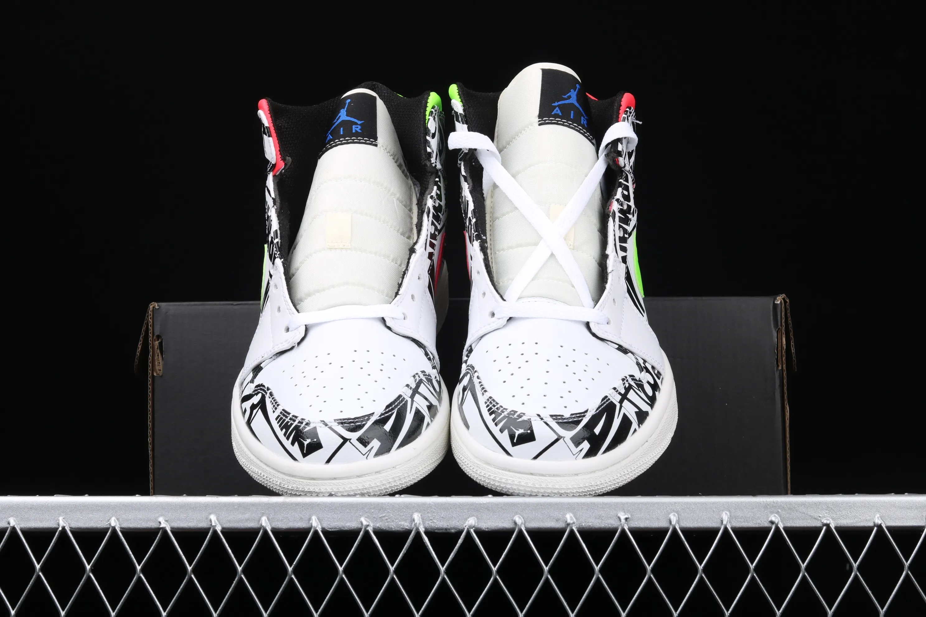All categories Air Jordan Jordan series basketball shoes Air Jordan 1 Mid Air Jordan 1 Mid SE AJ1 Joe 1 mid-top cultural basketball shoes 554724-119